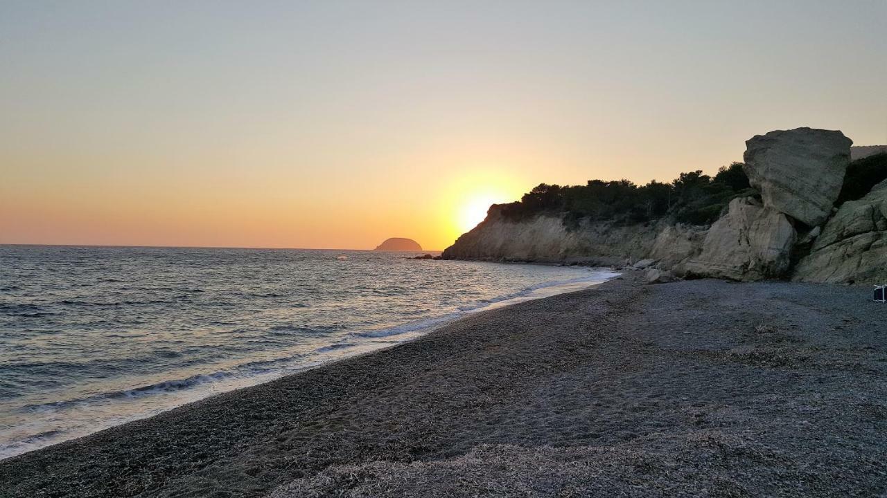 Limeri Traditional Guest House Monolithos  Екстериор снимка